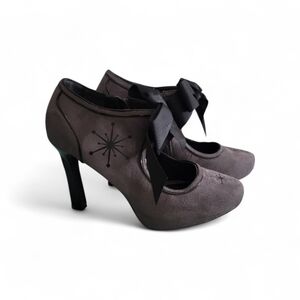 Atomic Star Gray Heels